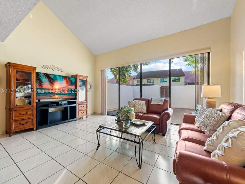 2 bedroom Townhouse at 13350 SW 91st Ter C, Calusa Point, Miami — photo 4