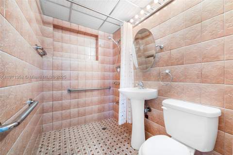 682 W 37th St, Hialeah FL - photo 13 of 23