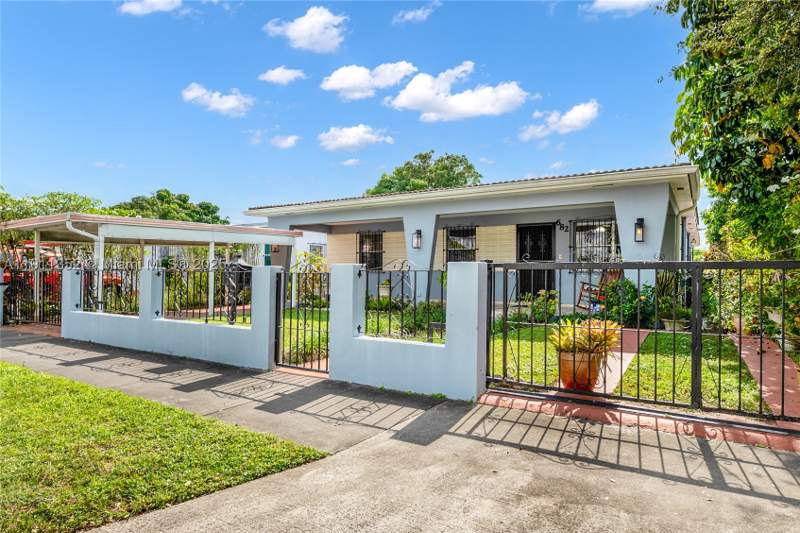 4 bedroom SingleFamilyResidence at 682 W 37th St, 2nd Rev Pl Of Industrial, Hialeah — photo 2