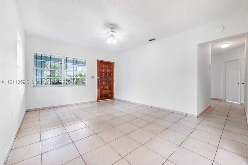 4 bedroom SingleFamilyResidence at 682 W 37th St, 2nd Rev Pl Of Industrial, Hialeah — photo 5