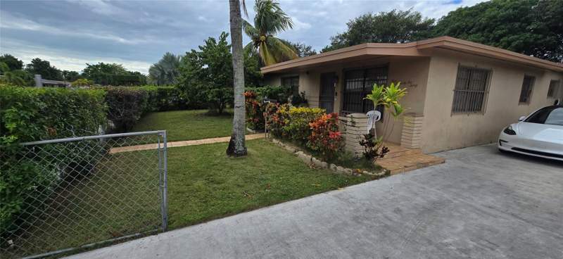 3 bedroom SingleFamilyResidence at 17230 NW 10th Court, Scott Lake Manor Sec 08, Miami — photo 4