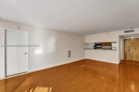 7601 E Treasure Dr 406, North Bay Village FL - photo 15 of 39
