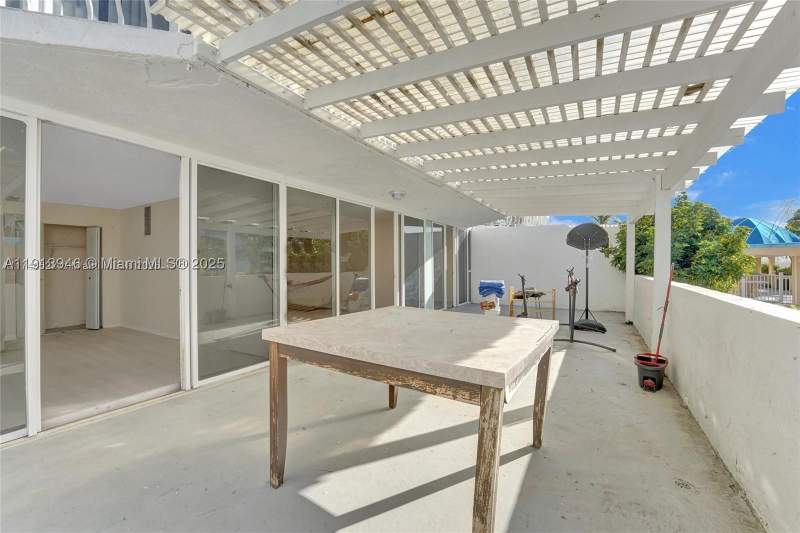 2 bedroom Condominium at 7601 E Treasure Dr 406, The Grandview Palace Cond, North Bay Village — photo 4
