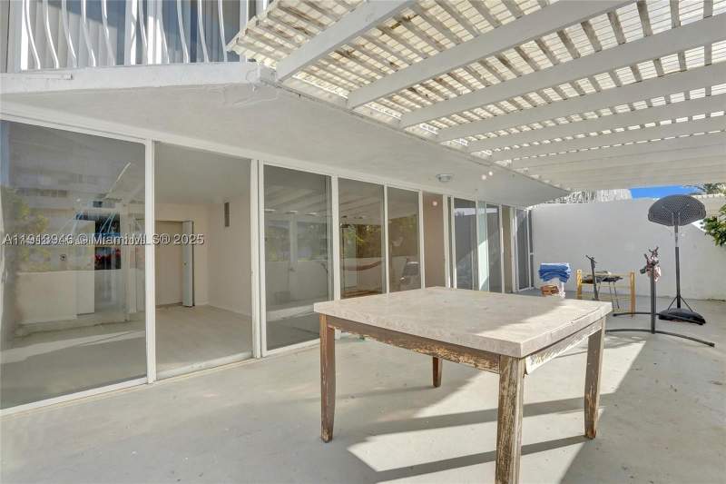 2 bedroom Condominium at 7601 E Treasure Dr 406, The Grandview Palace Cond, North Bay Village — photo 5