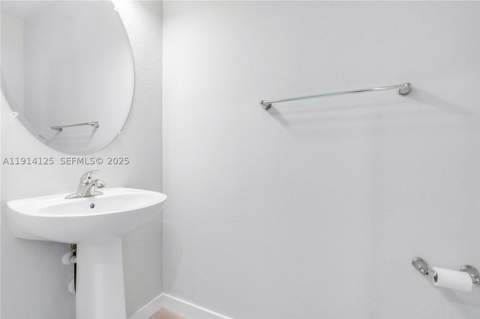 436 NW 11th Ave, Florida City FL - photo 10 of 27