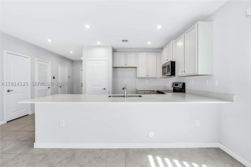 3 bedroom Townhouse at 436 NW 11th Ave, COSTA BLANCA VILLAS, Florida City — photo 5
