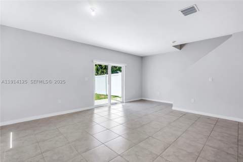 436 NW 11th Ave, Florida City FL - photo 6 of 27