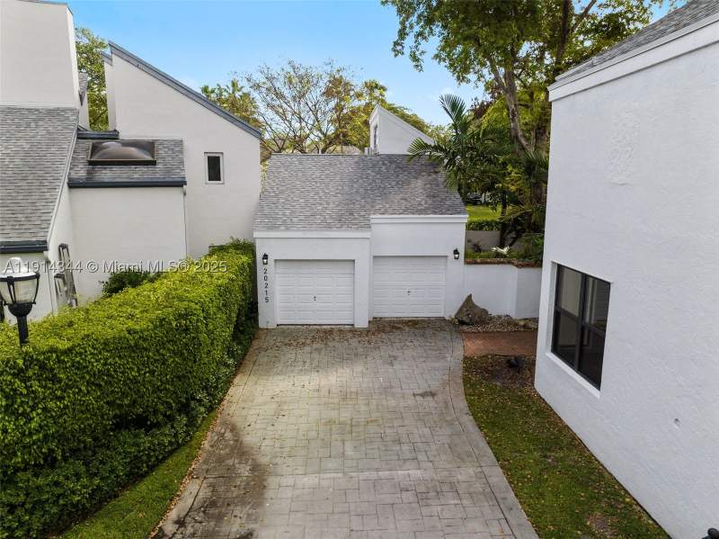 4 bedroom SingleFamilyResidence at 20215 W Oak Haven Cir, Oak Haven Sub Sec 3, Miami — photo 2