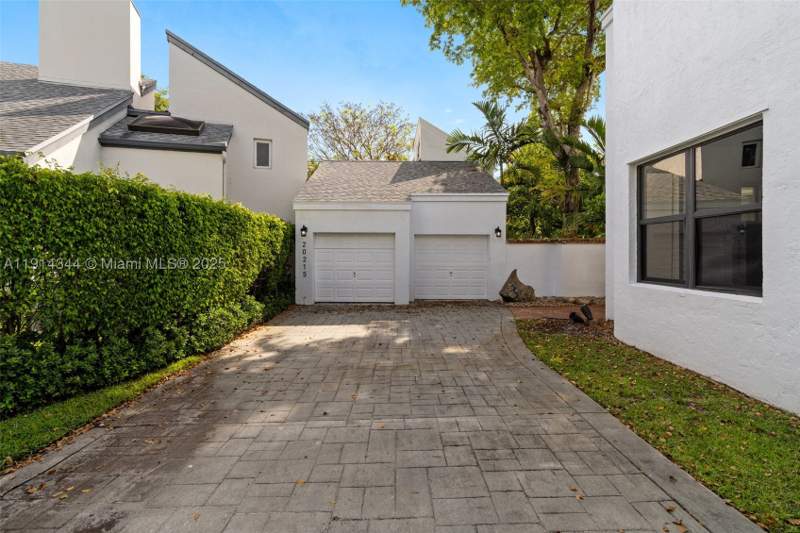 4 bedroom SingleFamilyResidence at 20215 W Oak Haven Cir, Oak Haven Sub Sec 3, Miami — photo 5