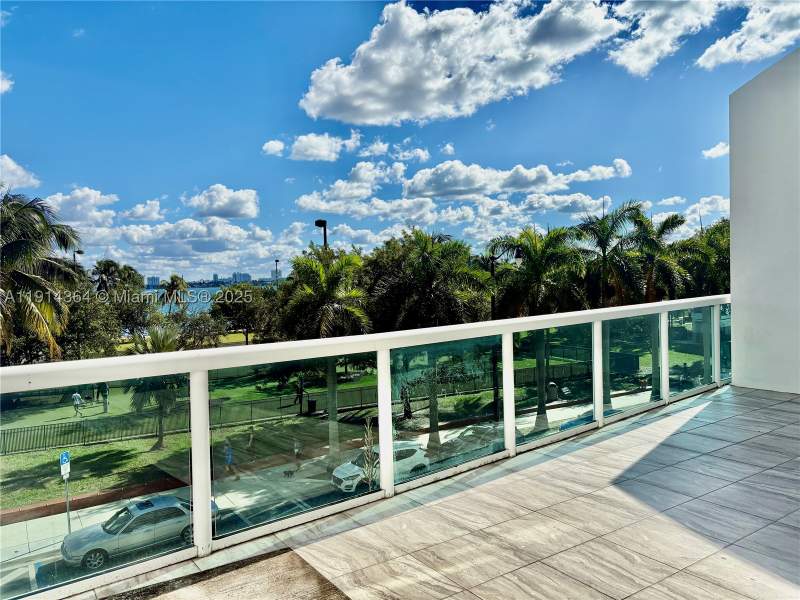 1 bedroom Condominium at 1800 N Bayshore Dr 306, 1800 Club Condo, Miami — photo 2