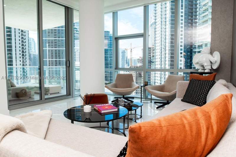 3 bedroom Condominium at 851 NE 1st Ave 1811, Paramount Miami Worldcente, Miami — photo 2