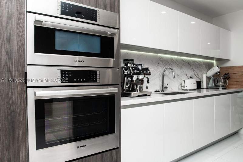 3 bedroom Condominium at 851 NE 1st Ave 1811, Paramount Miami Worldcente, Miami — photo 4
