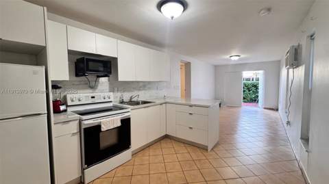 11570 SW 5th St, Sweetwater FL - photo 11 of 16
