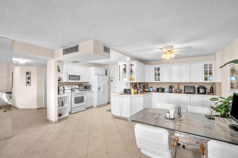 800 NE 195th Street 601, Miami FL - photo 15 of 35