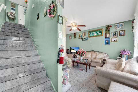 427 NW 84th Ter 427, Miami FL - photo 13 of 42