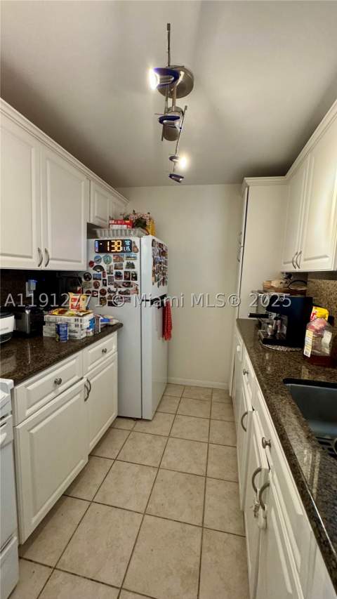 16518 NE 26th Ave 304, North Miami Beach FL - photo 20 of 31
