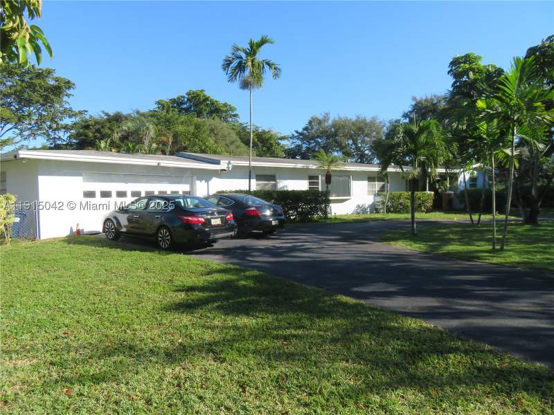 3 bedroom SingleFamilyResidence at 7955 SW 131st St, Pine Tree Estates, Pinecrest — photo 2