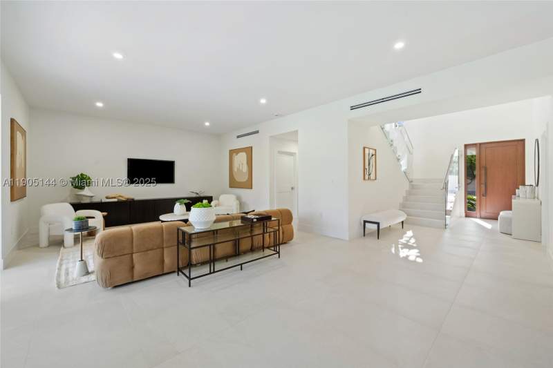 4 bedroom SingleFamilyResidence at 2127 SW 11th Ter, Ohio Grove, Miami — photo 4