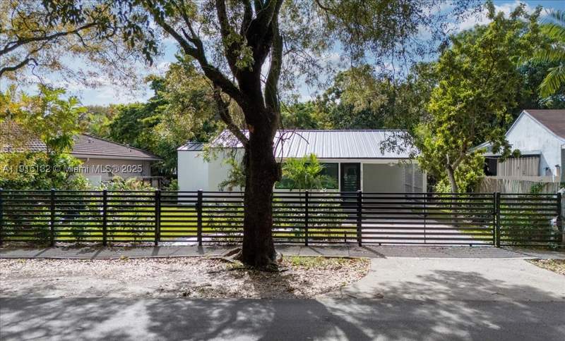 3 bedroom SingleFamilyResidence at 5220 SW 6 St, Hills Trail Grove, Miami — photo 3