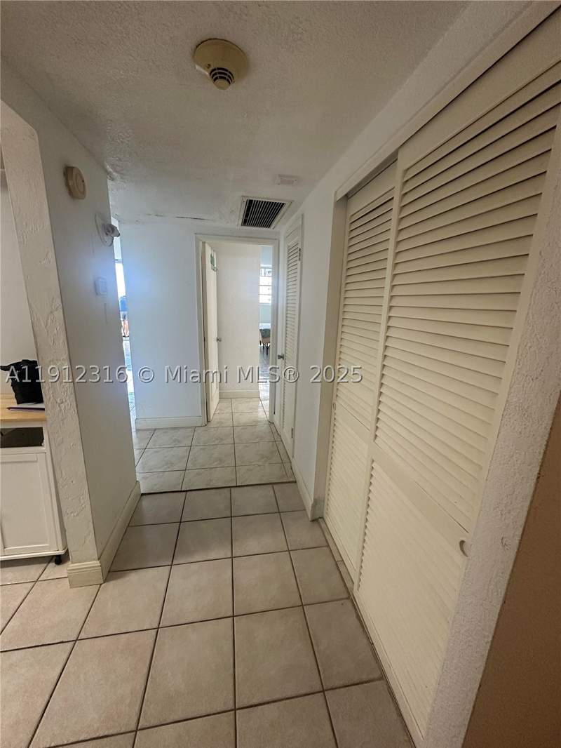 1 bedroom Condominium at 19390 Collins Ave 1019, Oceanview Building A Cond, Sunny Isles Beach — photo 5