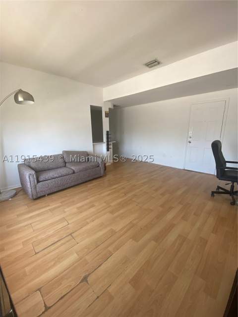 1051 Meridian Ave 1M, Miami Beach FL - photo 6 of 8