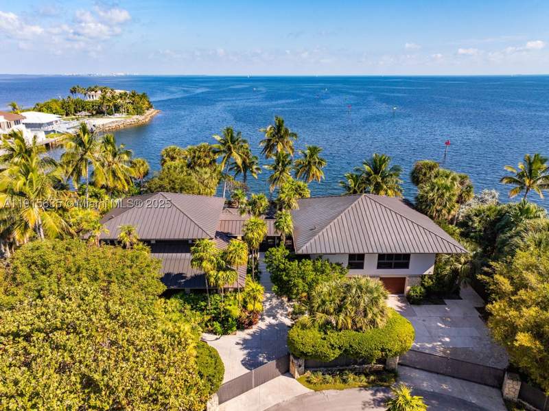 4 bedroom SingleFamilyResidence at 820 San Pedro Ave, Coral Bay Sec B, Coral Gables — photo 2