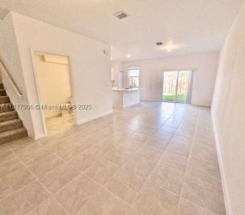 12517 NW 23rd Pl, Miami FL - photo 13 of 32