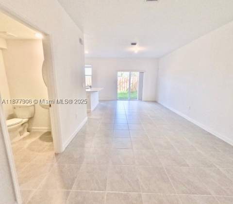 12517 NW 23rd Pl, Miami FL - photo 7 of 32