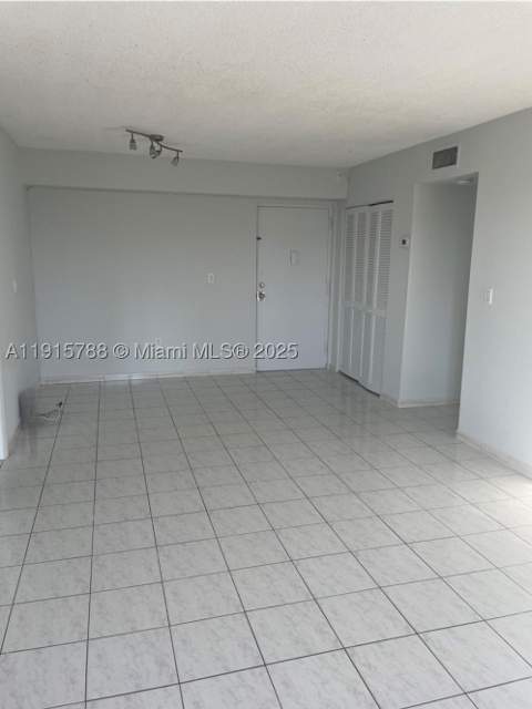 250 180th Dr 510, Sunny Isles Beach FL - photo 6 of 26