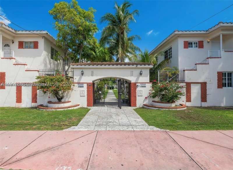 1 bedroom Condominium at 1197 Marseille Dr 12, Marseilles Condo, Miami Beach — photo 1
