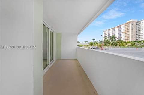 500 Bayview Dr 125, Sunny Isles Beach FL - photo 24 of 28