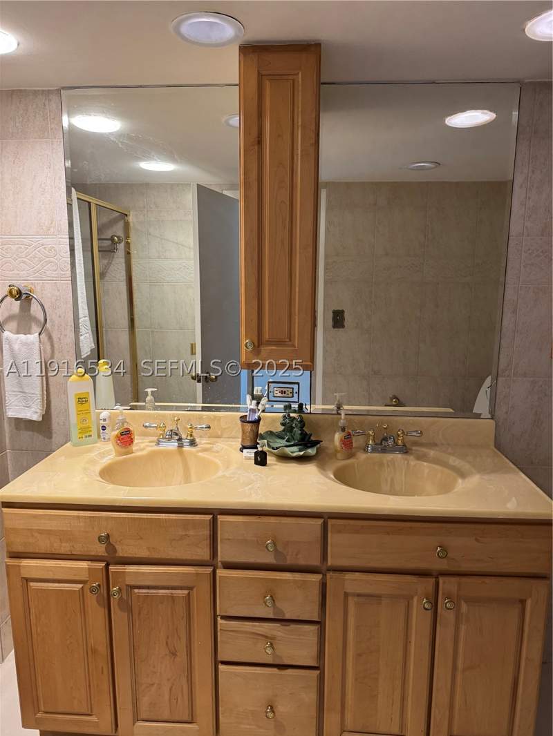 2 bedroom Condominium at 800 NE 195th St 714, Canongate Condo No One, Miami — photo 4