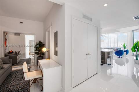 851 NE 1st Ave 1810, Miami FL - photo 13 of 26