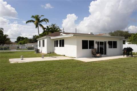 295 NE 150th St, Miami FL - photo 9 of 38