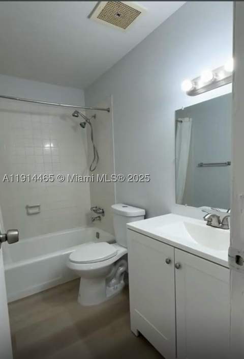 17901 NW 68 Ave T-205, Hialeah FL - photo 12 of 13