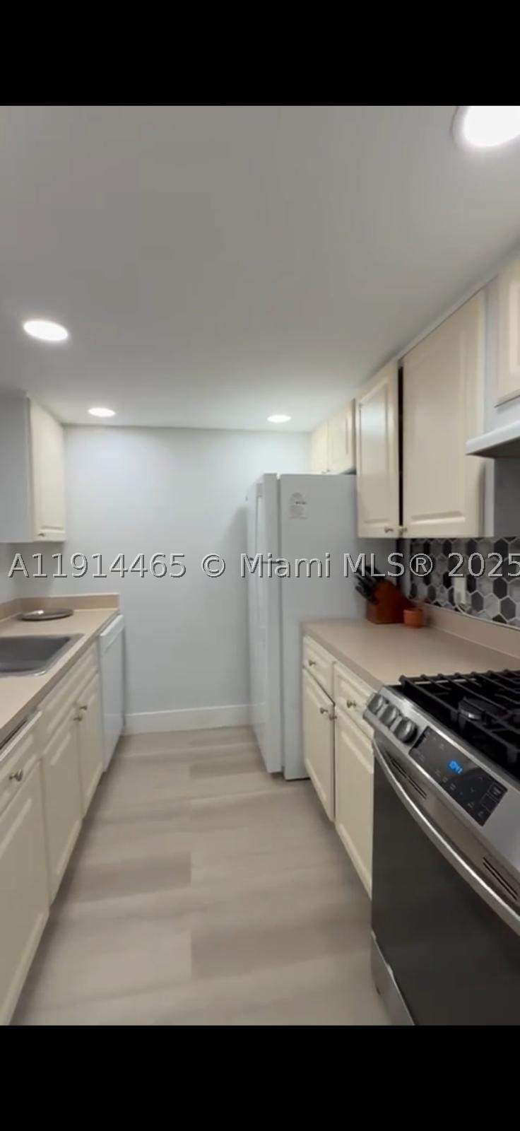 2 bedroom Condominium at 17901 NW 68 Ave T-205, Venetian Gardens At Count, Hialeah — photo 2