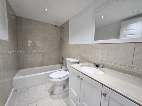 6940 Miami Gardens Dr 1-319, Hialeah FL - photo 12 of 37