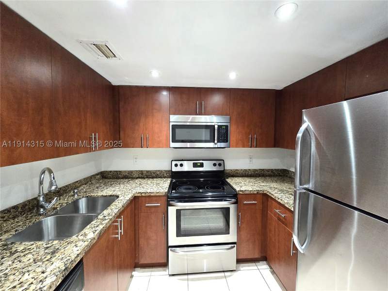 1 bedroom Condominium at 6940 Miami Gardens Dr 1-319, Coral Gate East Condo, Hialeah — photo 2