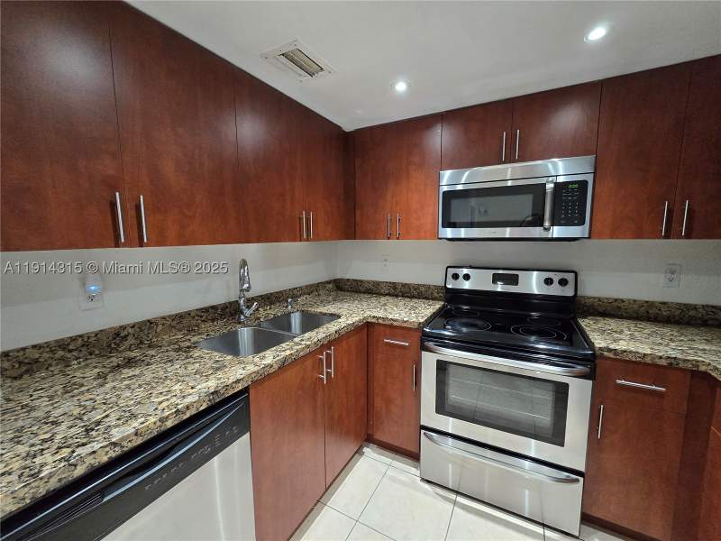 1 bedroom Condominium at 6940 Miami Gardens Dr 1-319, Coral Gate East Condo, Hialeah — photo 3
