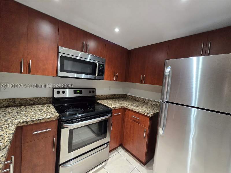 1 bedroom Condominium at 6940 Miami Gardens Dr 1-319, Coral Gate East Condo, Hialeah — photo 4