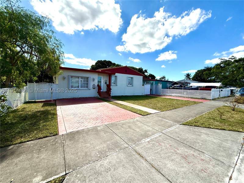 4 bedroom SingleFamilyResidence at 174 E 41st St, Mosers Addn To Hialeah, Hialeah — photo 3