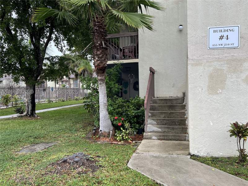 2 bedroom Condominium at 455 NW 210th St 205, McArthur Park Misty Lk Co, Miami Gardens — photo 3