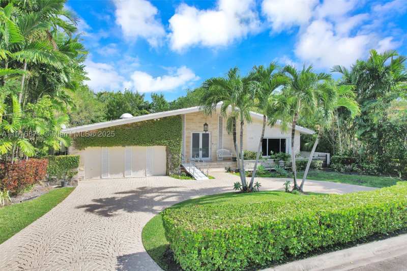 3 bedroom SingleFamilyResidence at 145 Bal Bay Dr, Bal Harbour Res Sec, Bal Harbour — photo 1