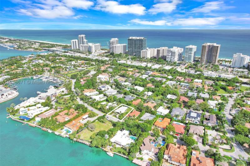 3 bedroom SingleFamilyResidence at 145 Bal Bay Dr, Bal Harbour Res Sec, Bal Harbour — photo 2
