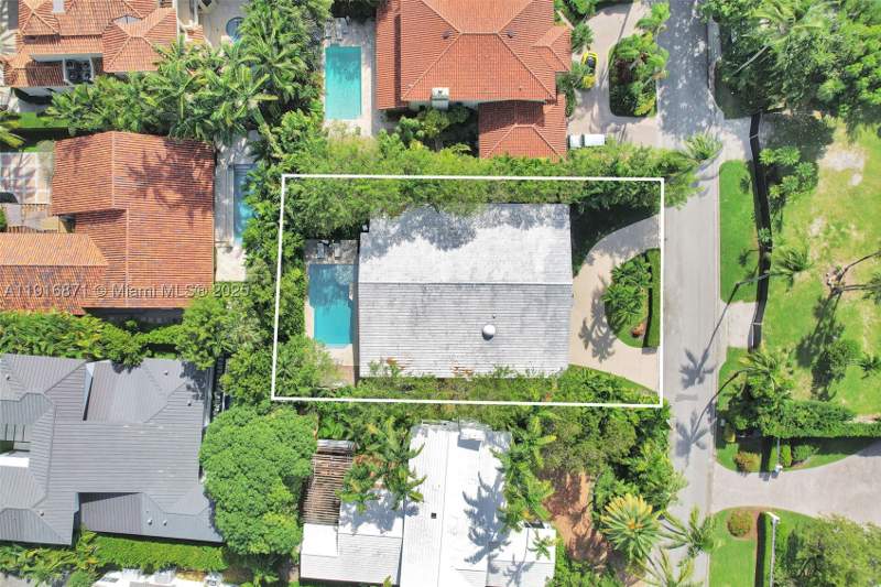 3 bedroom SingleFamilyResidence at 145 Bal Bay Dr, Bal Harbour Res Sec, Bal Harbour — photo 3