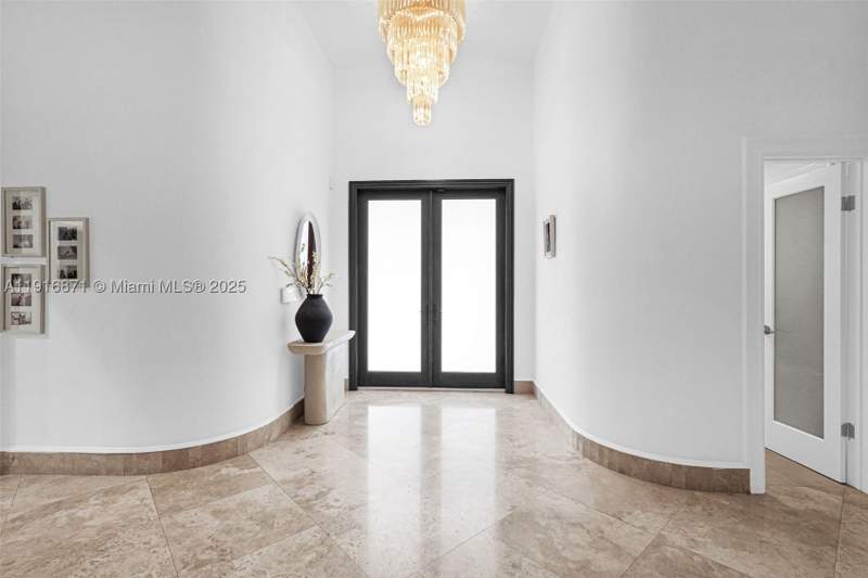 3 bedroom SingleFamilyResidence at 145 Bal Bay Dr, Bal Harbour Res Sec, Bal Harbour — photo 4