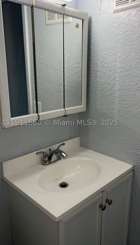 575 W 69th St 208, Hialeah FL - photo 7 of 10
