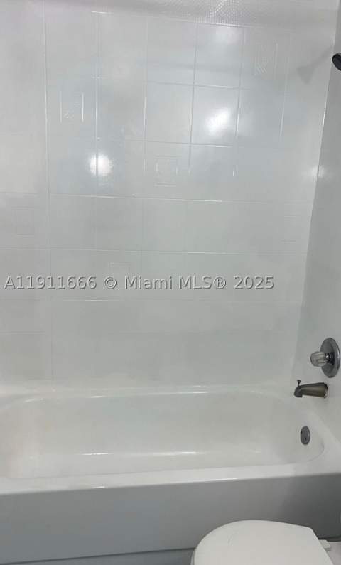 575 W 69th St 208, Hialeah FL - photo 8 of 10