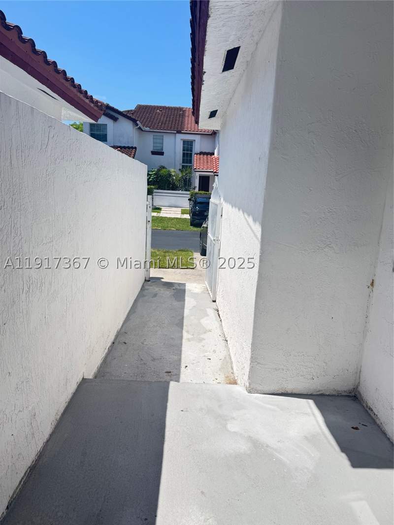 4 bedroom Townhouse at 8419 SW 209th St, Saga Bay Townhomes, Cutler Bay — photo 4