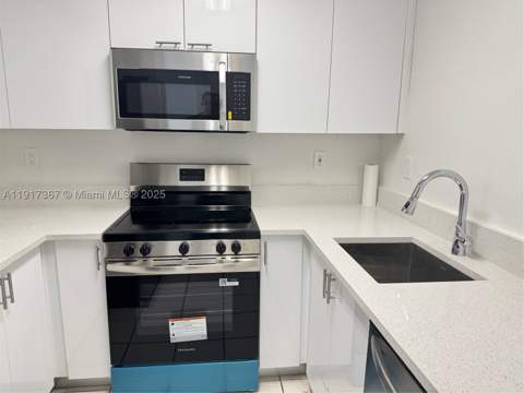 8419 SW 209th St, Cutler Bay FL - photo 7 of 30